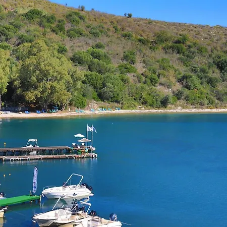 Theophilos Ena Apartman *