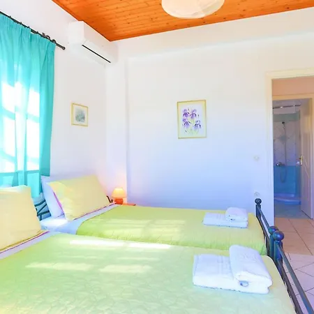 Theophilos Ena Appartement